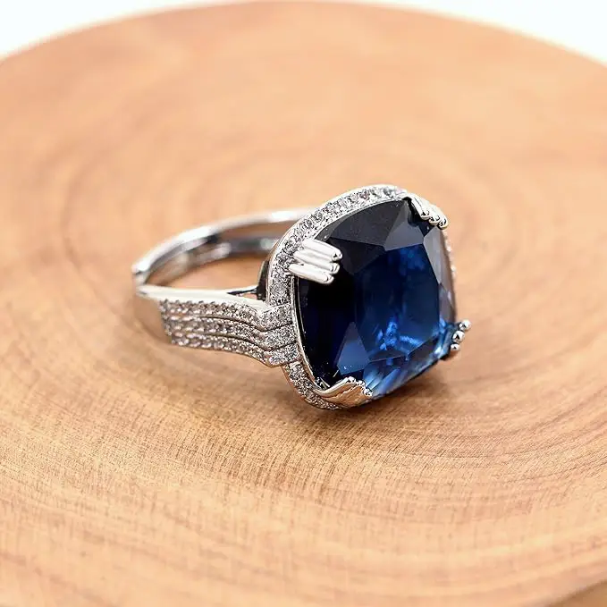 bague statment robe noire