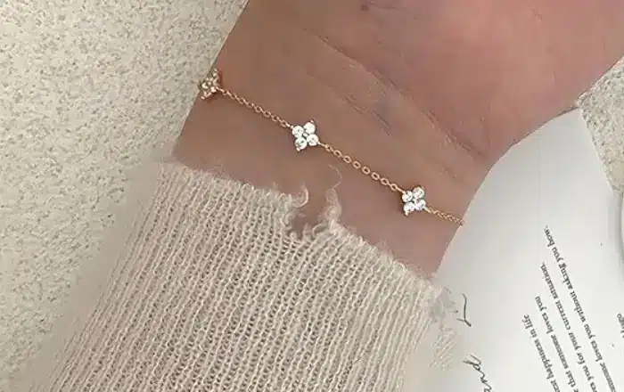 porter un bracelet avec des manches longues