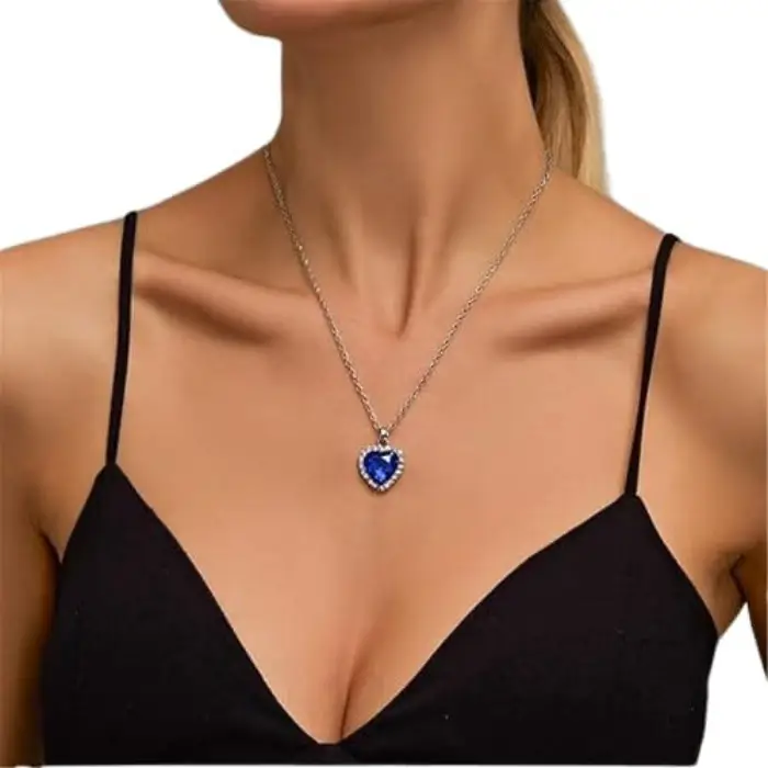 pendentif coeur robe noire