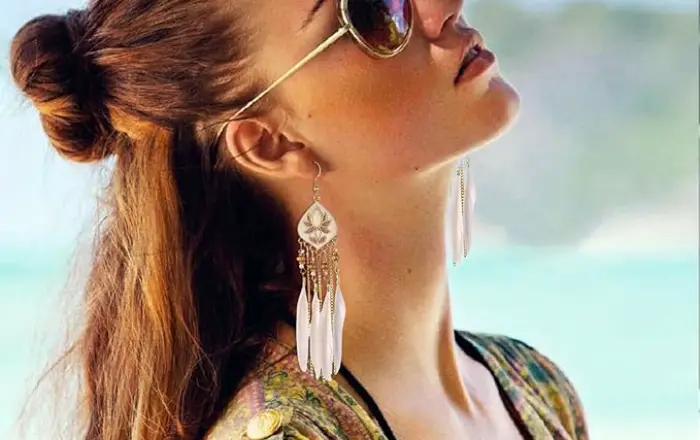 boucles pendantes plumes robe bohème