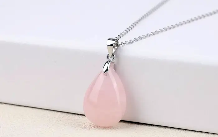 collier quartz rose robe bohème